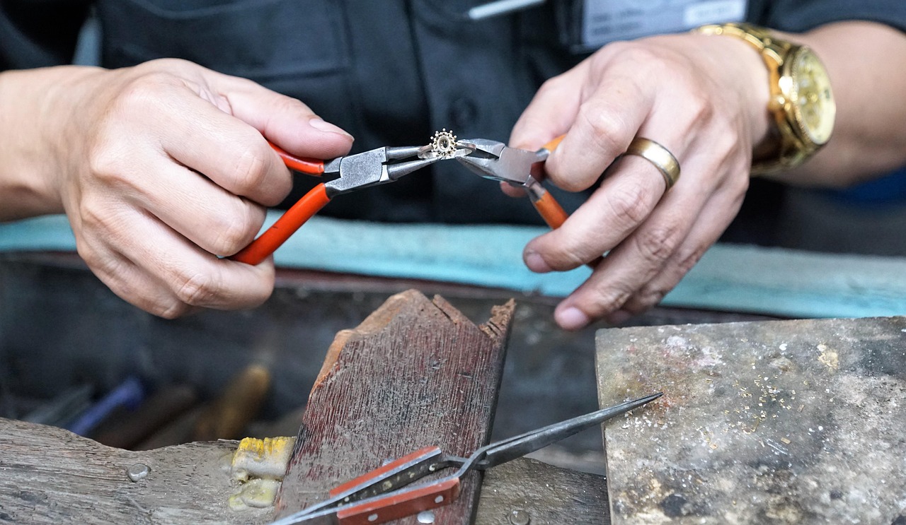 Làm thế nào các máy XRF cách mạng hóa phân tích vật liệu trong các ngành công nghiệp khác nhau