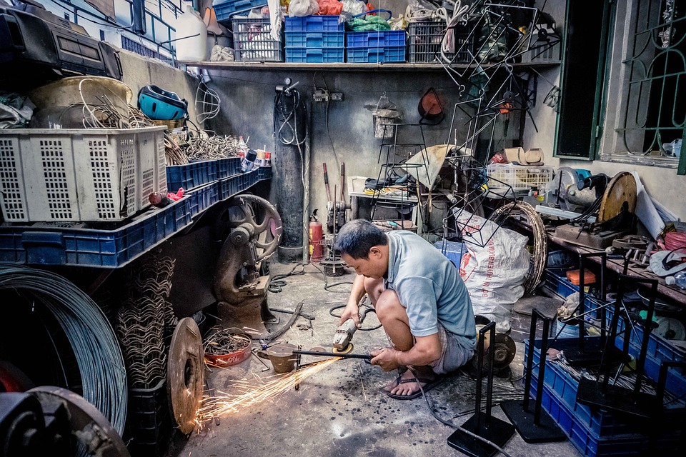 Tại sao thiết bị phân tích Kim loại rất cần thiết để có độ chính xác trong việc chế biến Kim loại