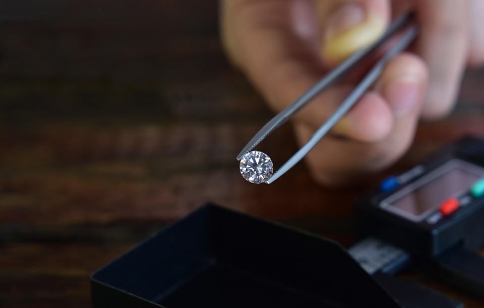 Tại sao đầu tư vào một máy kiểm tra độ tinh khiết vàng là điều thiết yếu đối với những người bán phế liệu